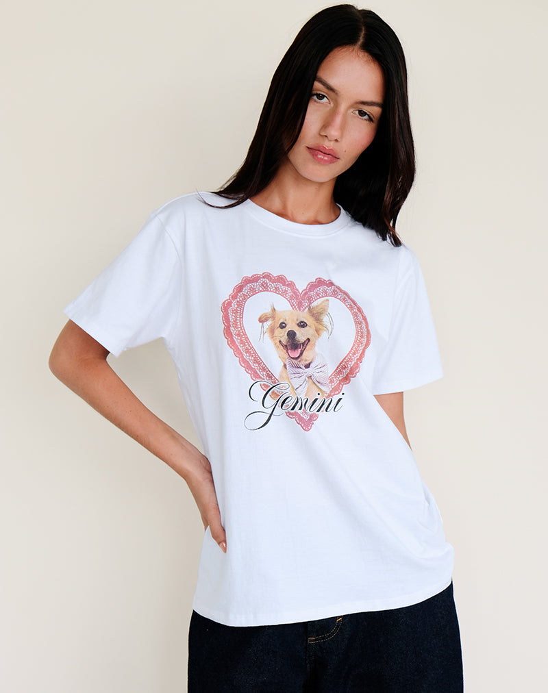 Afbeelding van Oversize Basic T-shirt in Wit met Gemini Motel Pet Print