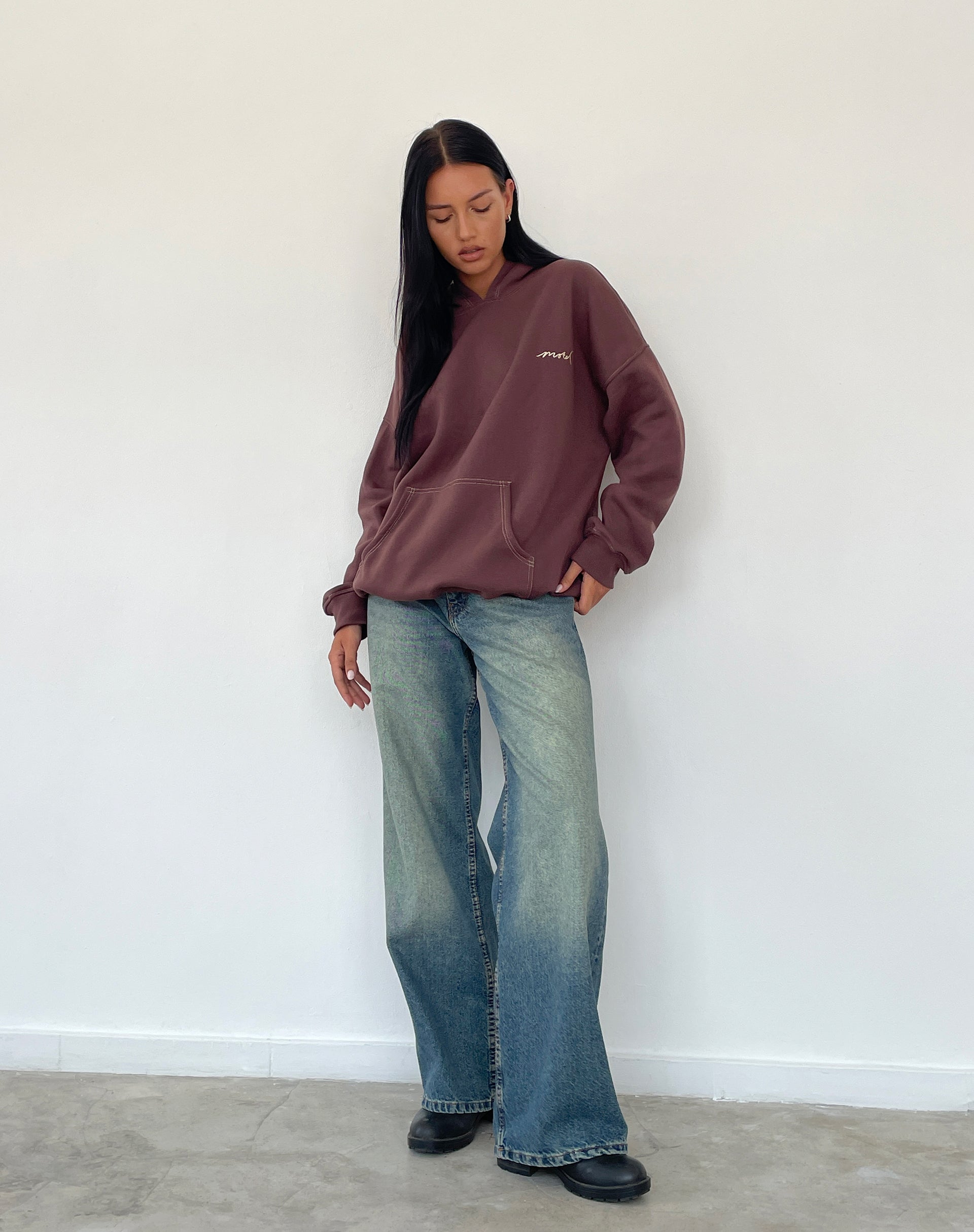 Afbeelding van Oversize Hoodie in Deep Mahogany met Motel Scribble borduurwerk