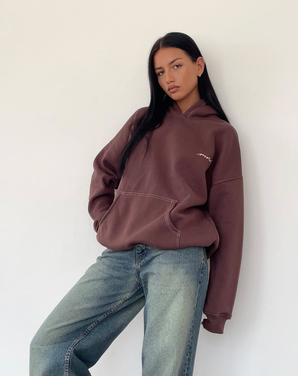 Oversize Hoodie in diep Mahonie met Motel Scribble borduursel