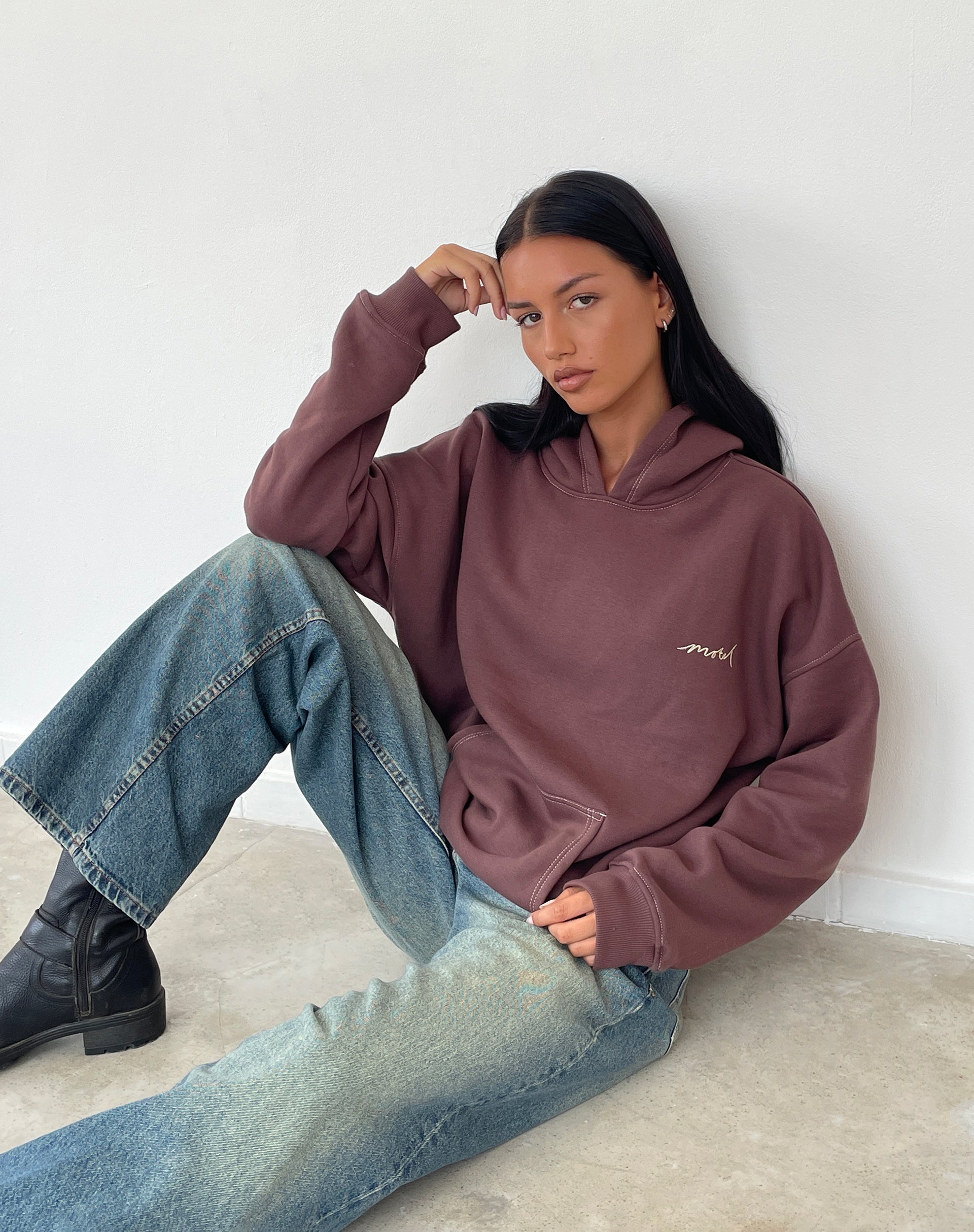 Afbeelding van Oversize Hoodie in Deep Mahogany met Motel Scribble borduurwerk