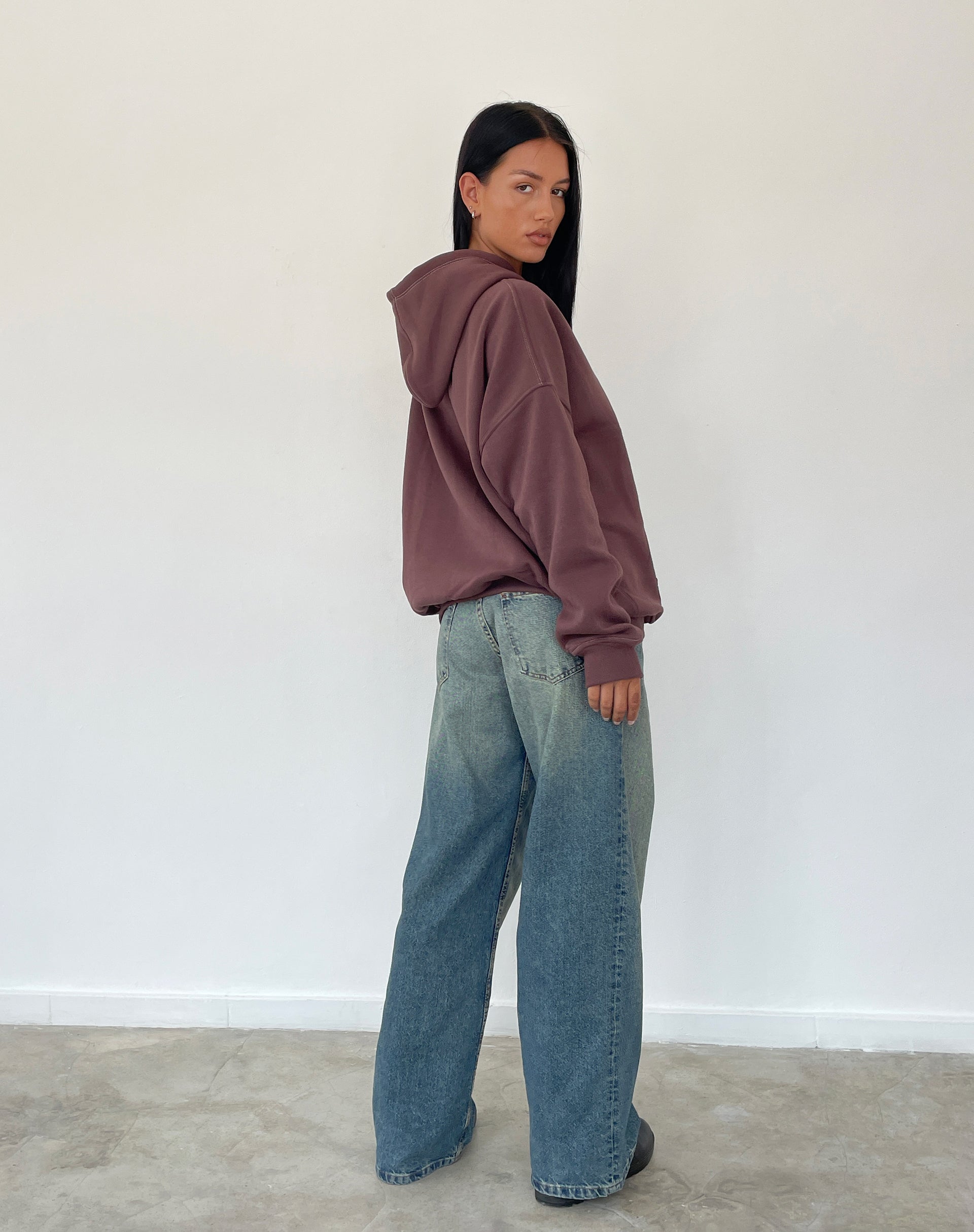 Afbeelding van Oversize Hoodie in Deep Mahogany met Motel Scribble borduurwerk