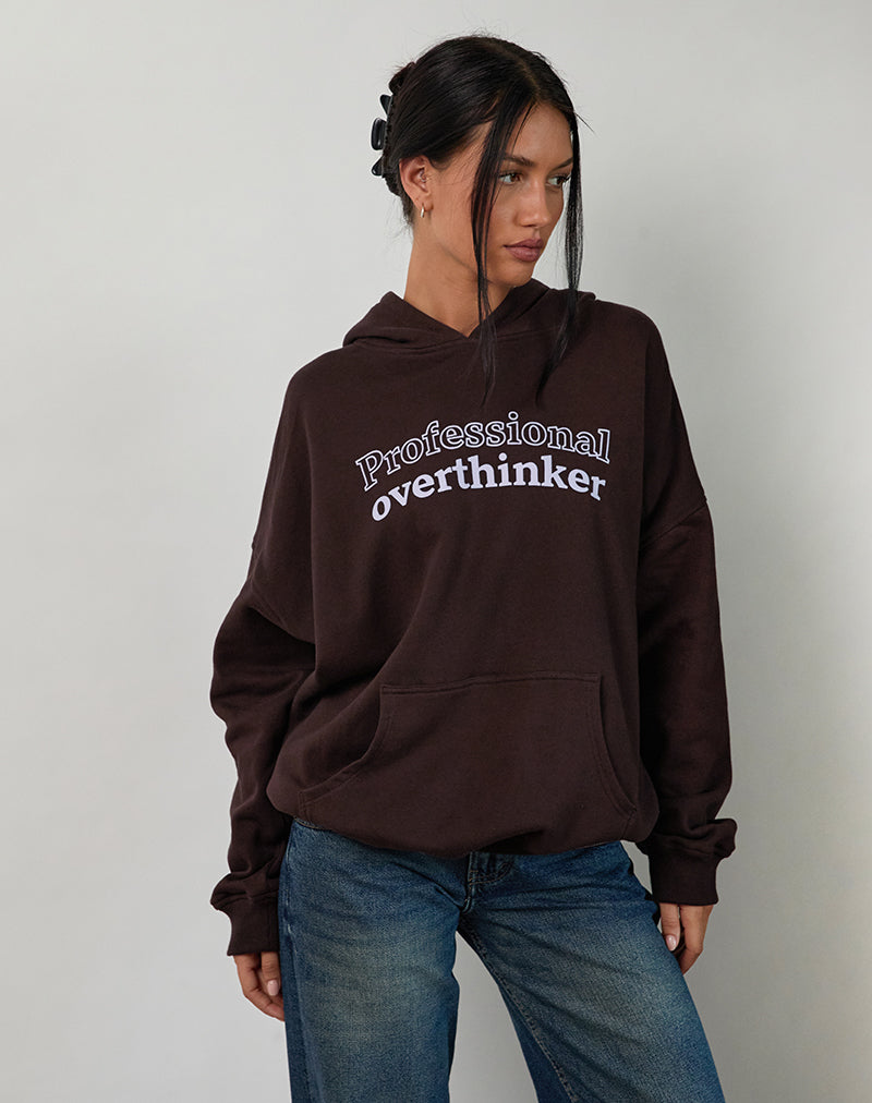 Afbeelding van Oversized Hoodie in Bittere Chocolade met Overthinker Print