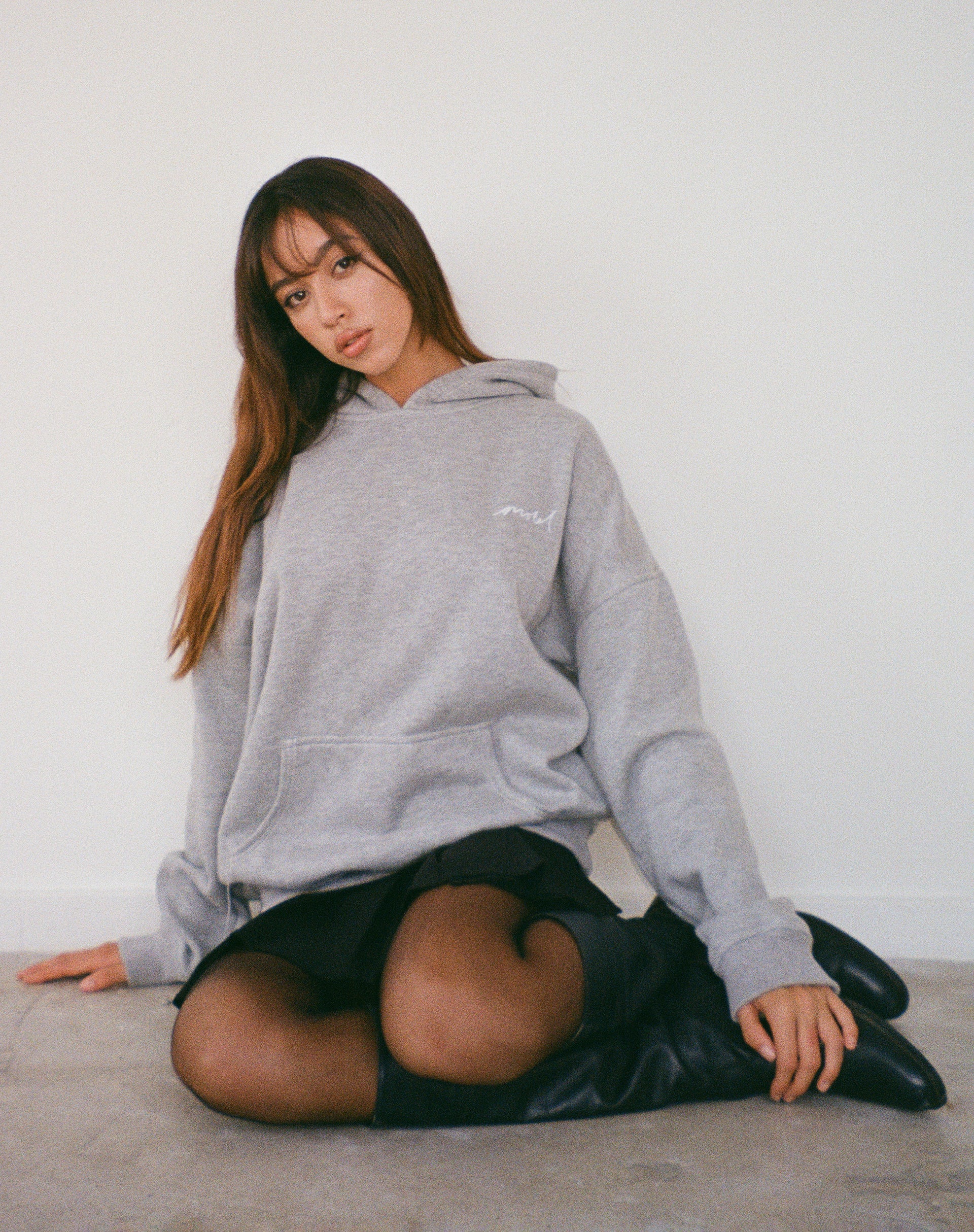 Afbeelding van Oversize Hoodie in Grijs Marl met Motel Scribble borduursel