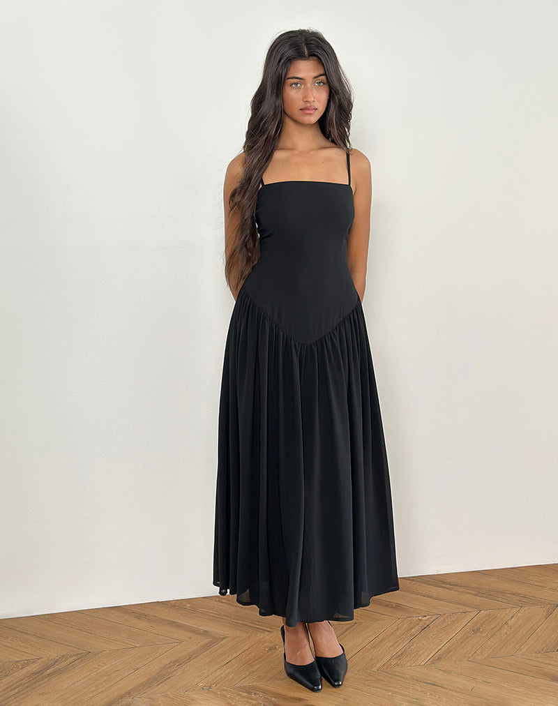 Afbeelding van Paduri Midi jurk met druppeltaille in chiffon zwart