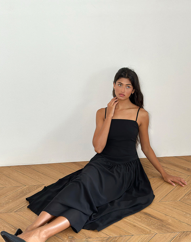 Paduri Midi jurk met druppeltaille in zwart chiffon