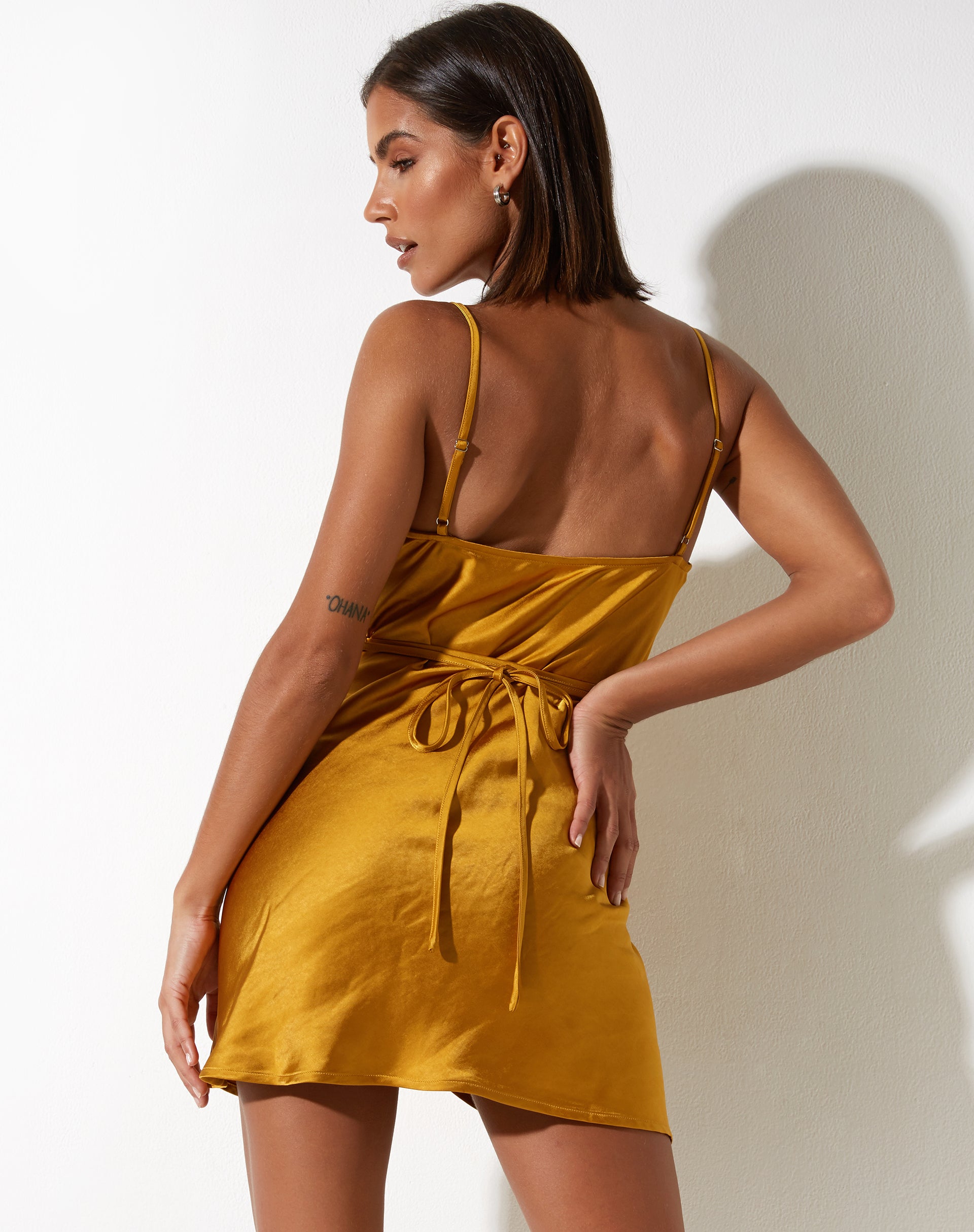 Afbeelding van Paiva Slip Dress in Satin Mustard