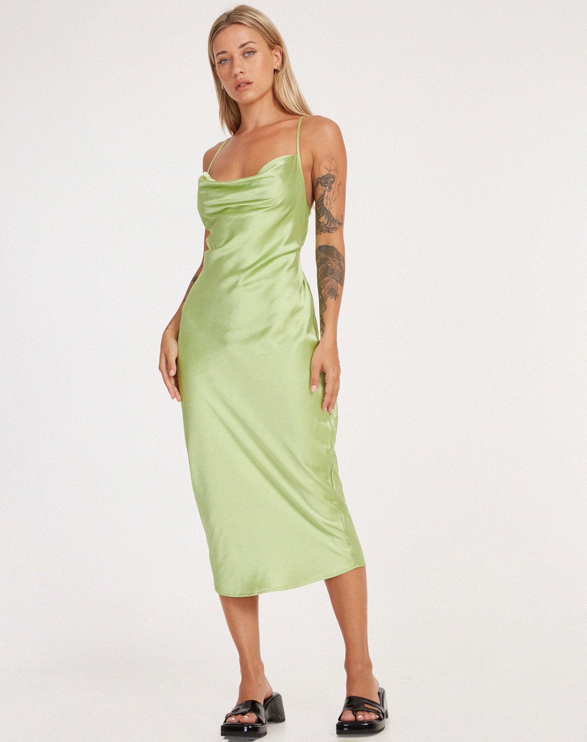 Afbeelding van Palasha Midi Dress in Satijn Lime Green