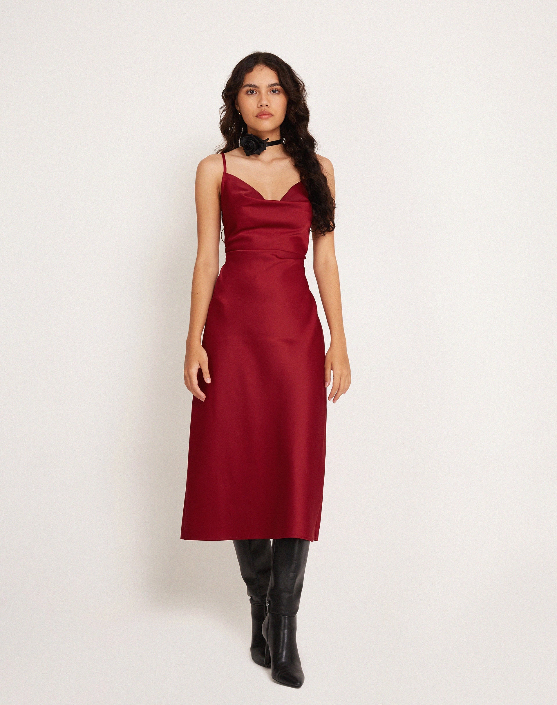 Afbeelding van Palasha Midi Dress in Satijn Rood