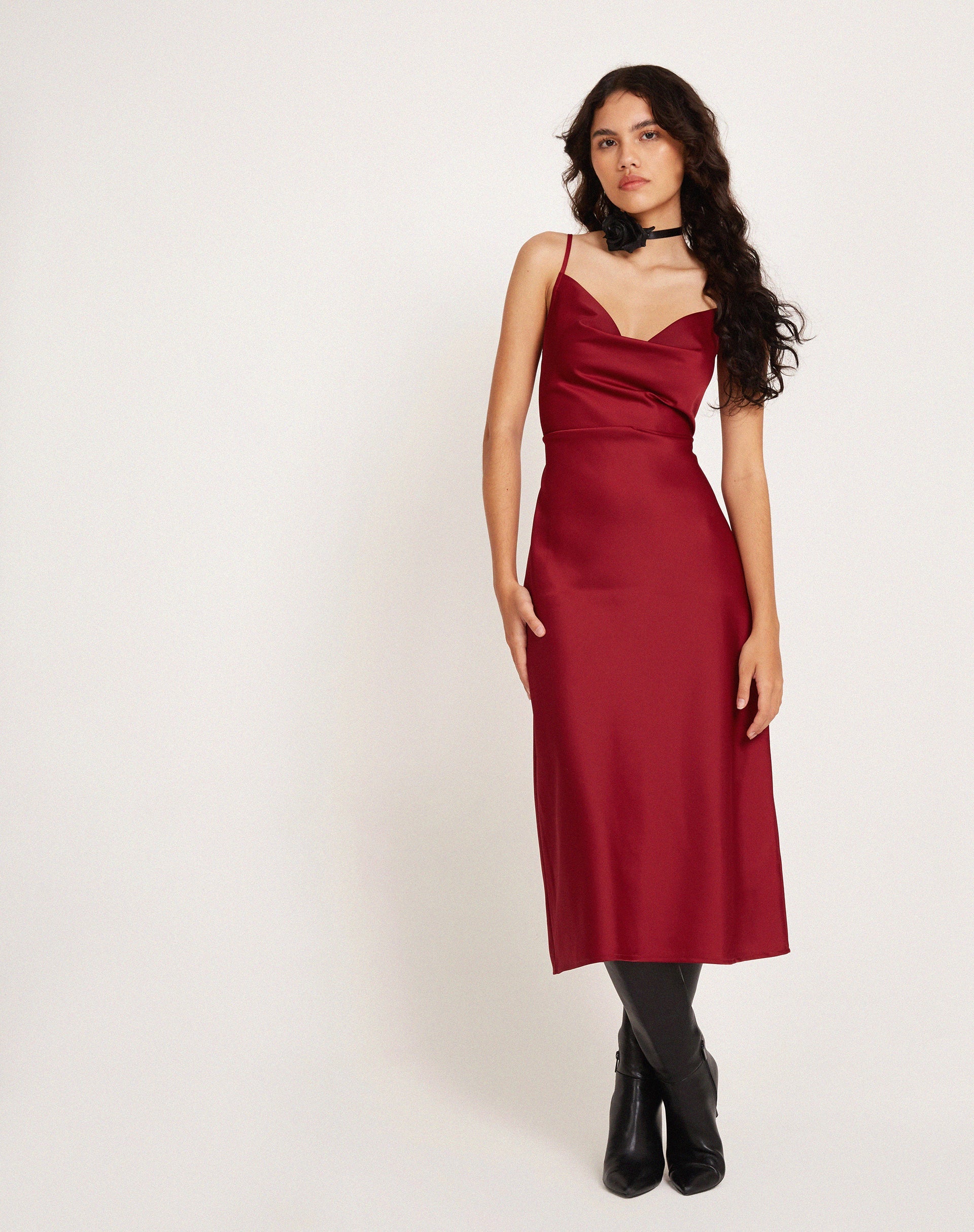 Afbeelding van Palasha Midi Dress in Satijn Rood
