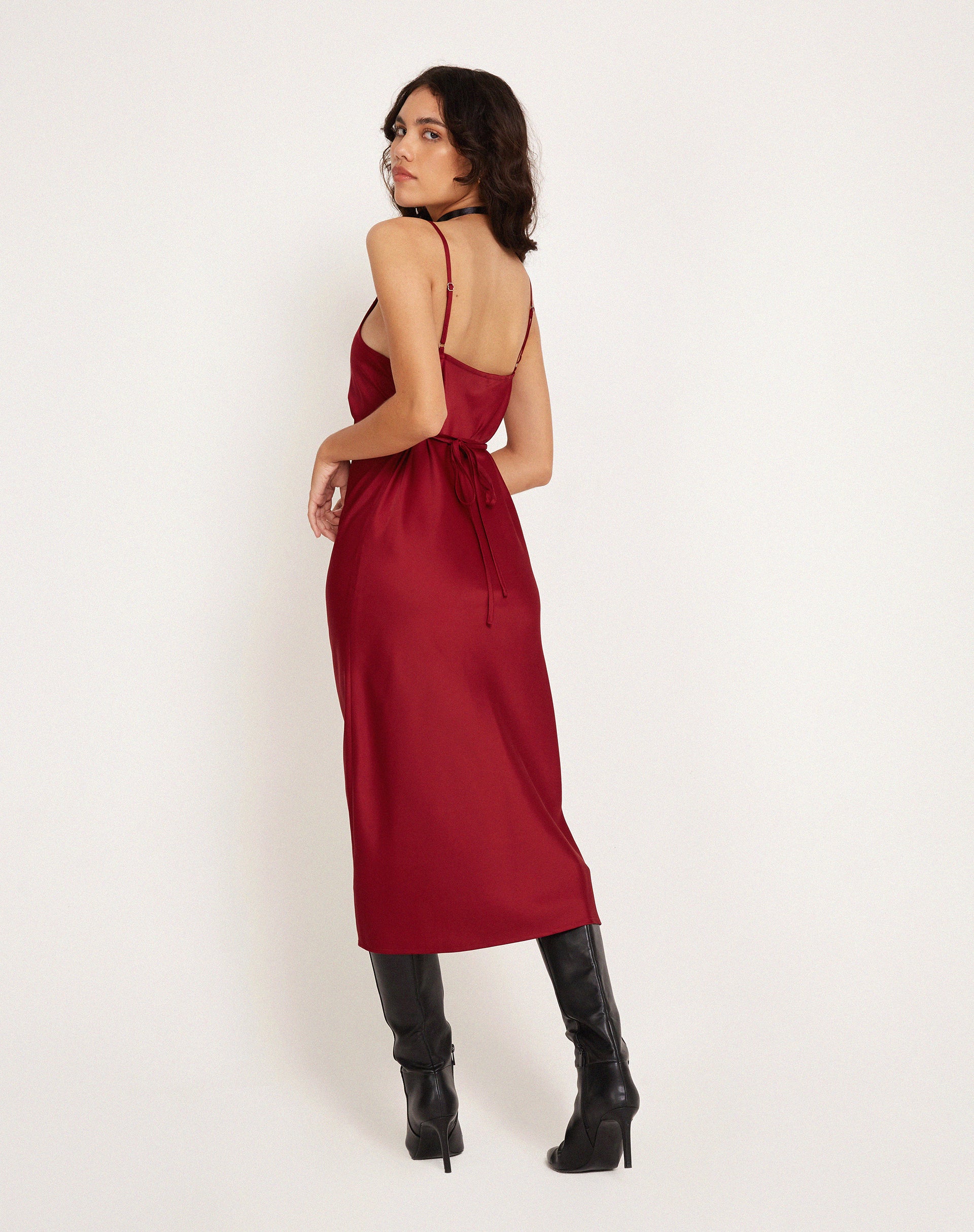 Afbeelding van Palasha Midi Dress in Satijn Rood