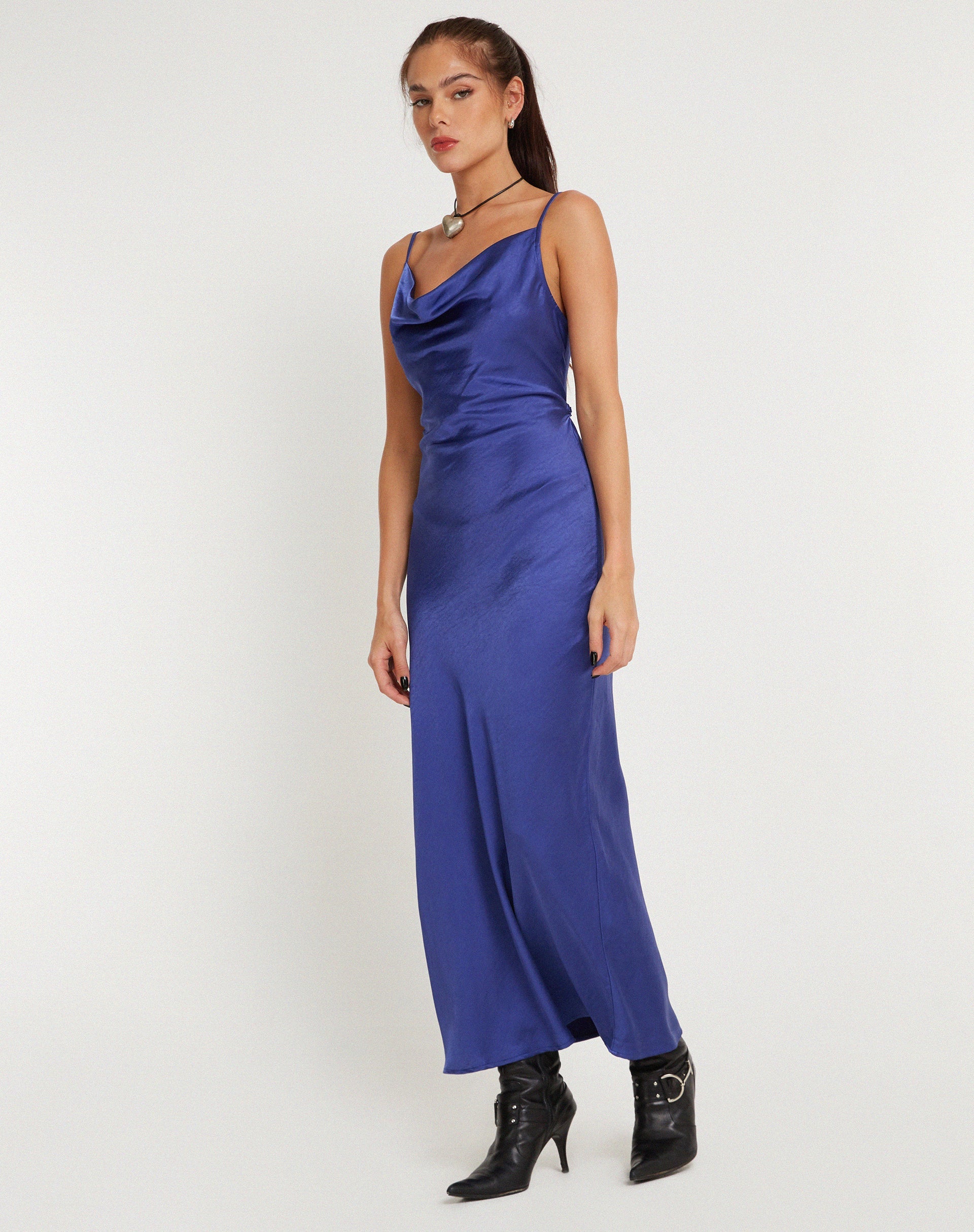 Afbeelding van Palasha Midi Dress in Satijn Spectrum Blauw