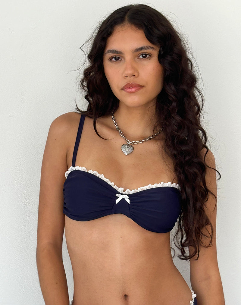 Pali Bikinitop in Midnight Blue met broderie afwerking
