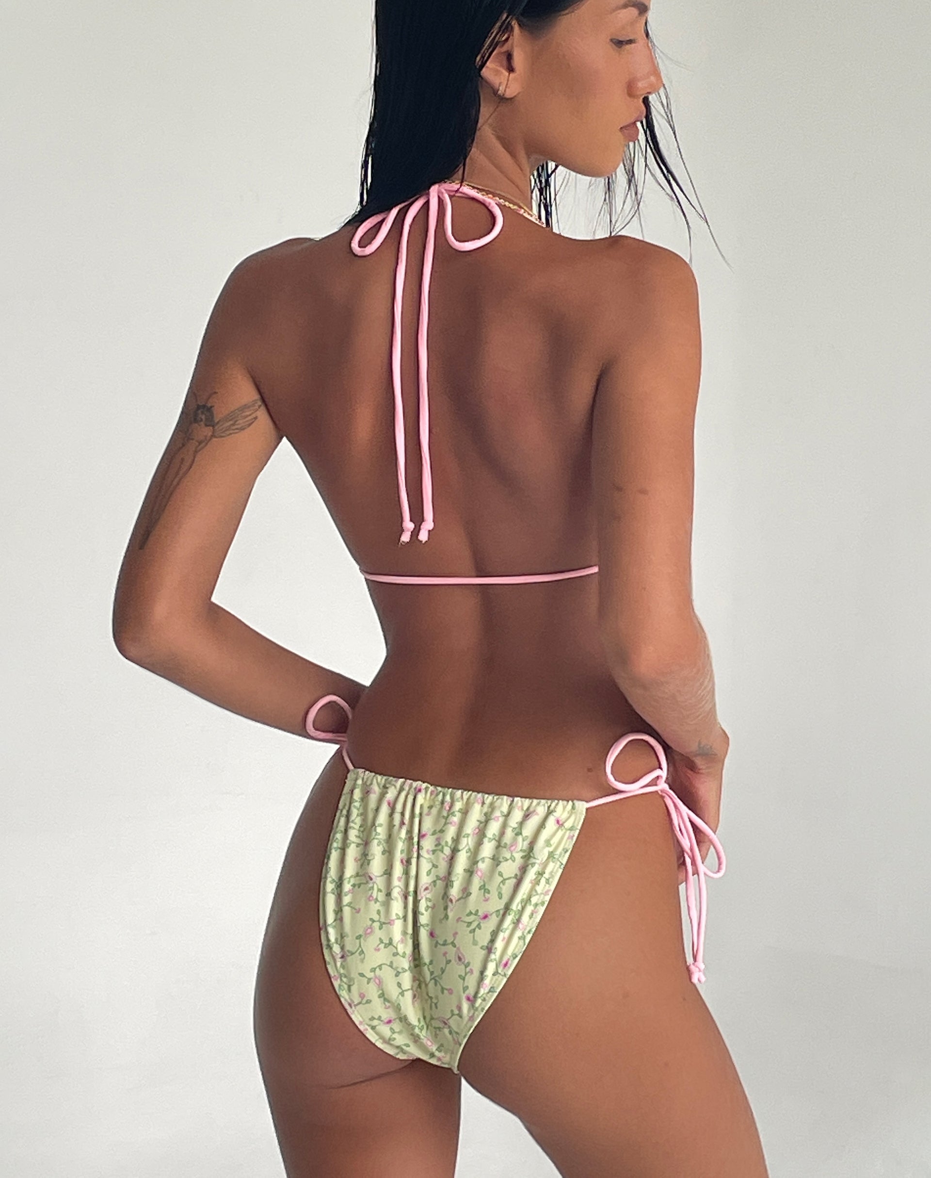 Afbeelding van Leyna Bikinibroekje in Paisley Geel met Roze Binding