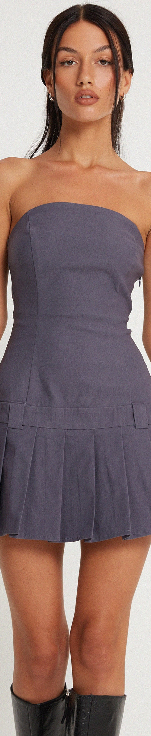 Afbeelding van Payoda Bandeau Mini Dress in Donkergrijs