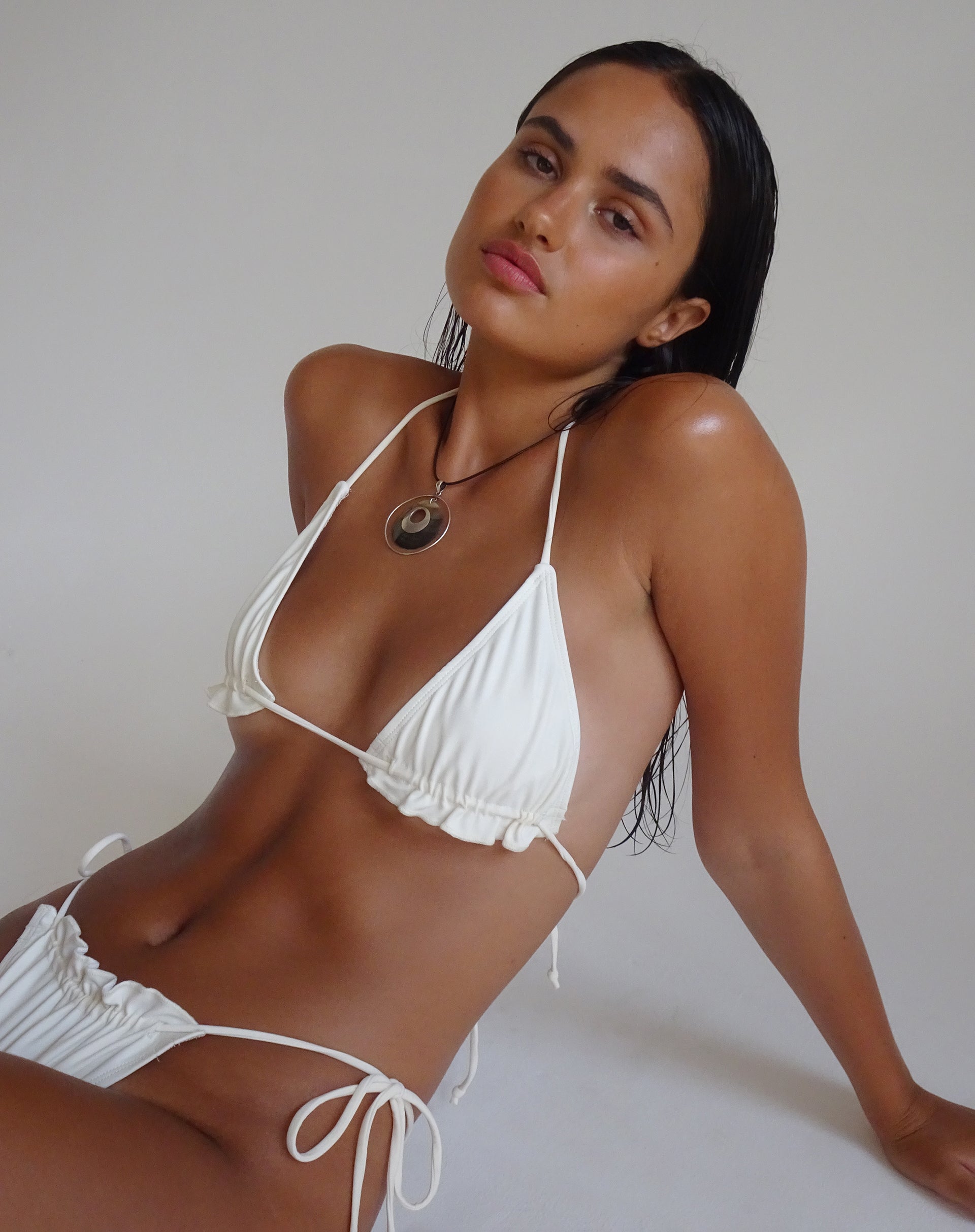 Afbeelding van Purna Frill Bikinitop in Crème