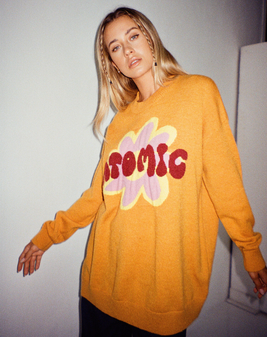 Trui Lulees in Oranje Atomic