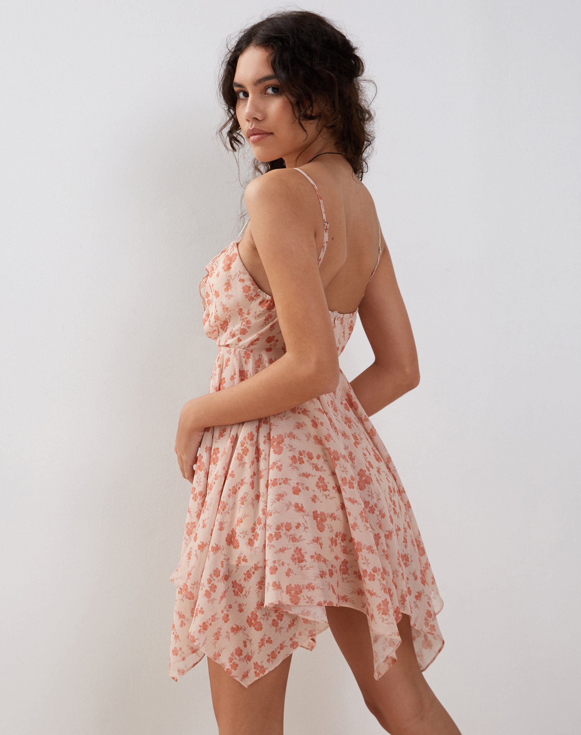 Afbeelding van Raftar Franje Chiffon Mini Jurk in Perzik Kersenbloesem