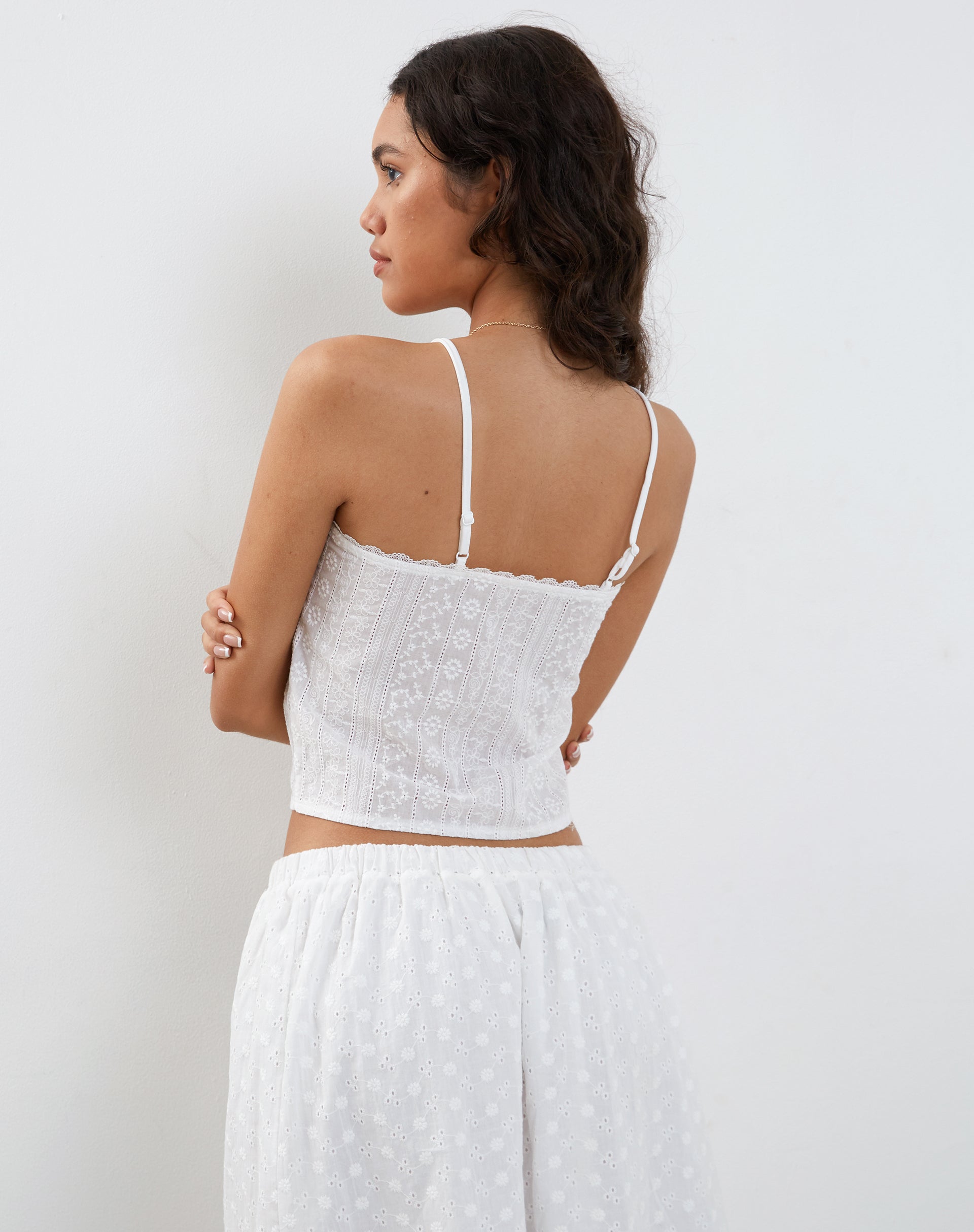 Afbeelding van Ramika Geborduurde Cami Top in Wit Broderie