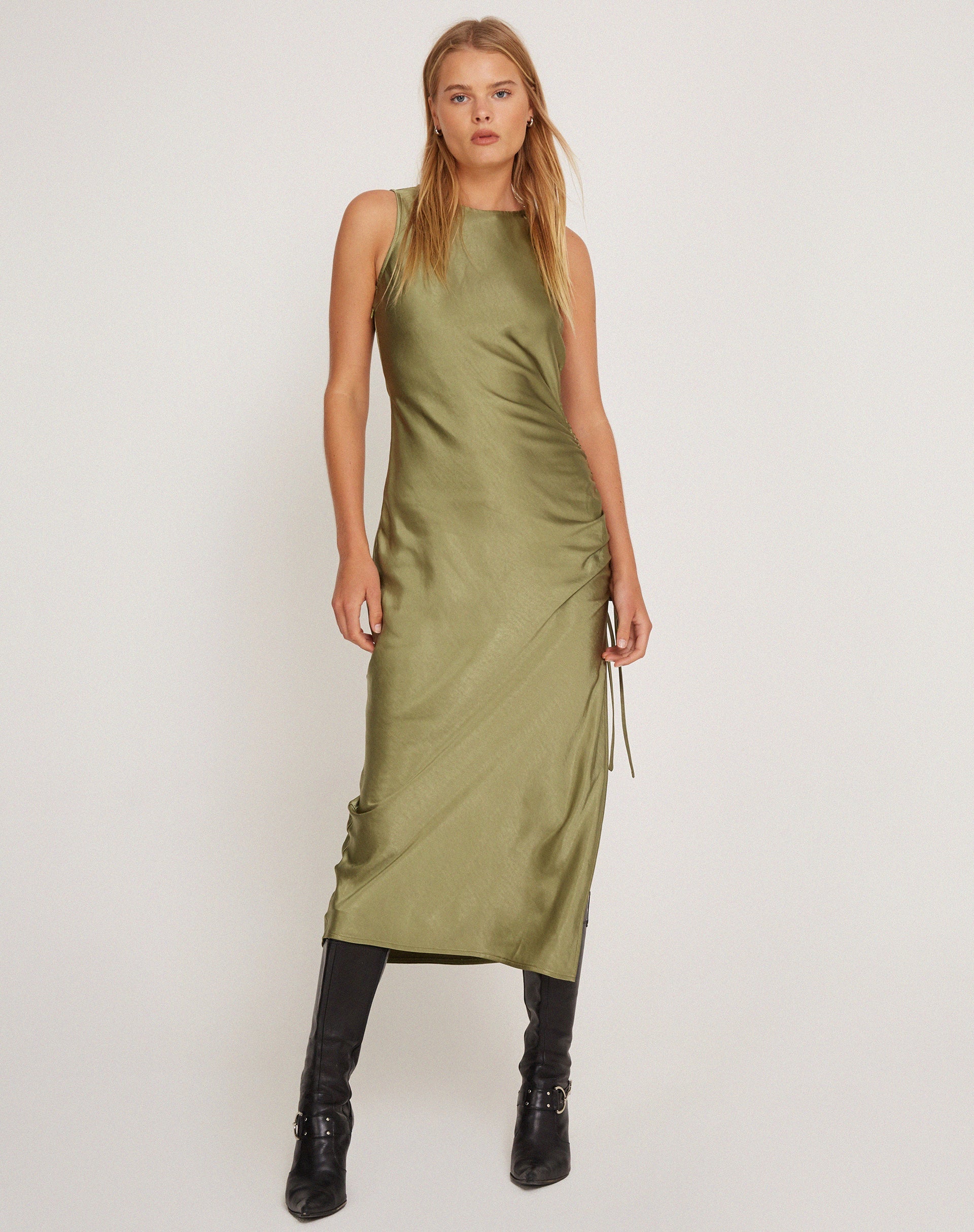 Afbeelding van Raybu Midi Dress met Ruches in Satijn Olijfje