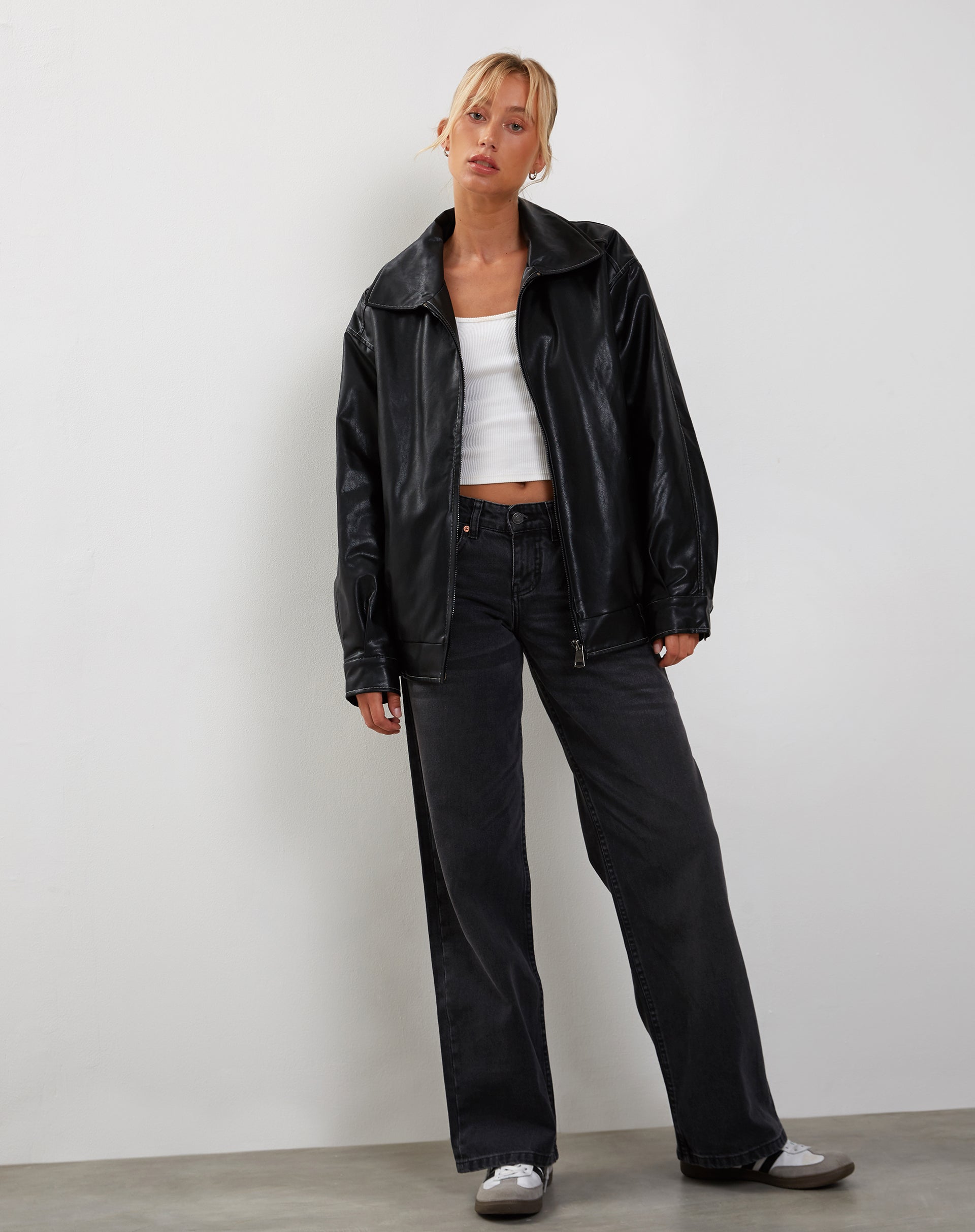 Afbeelding van Cavita Jacket in zwart met grijze doorstiksels
