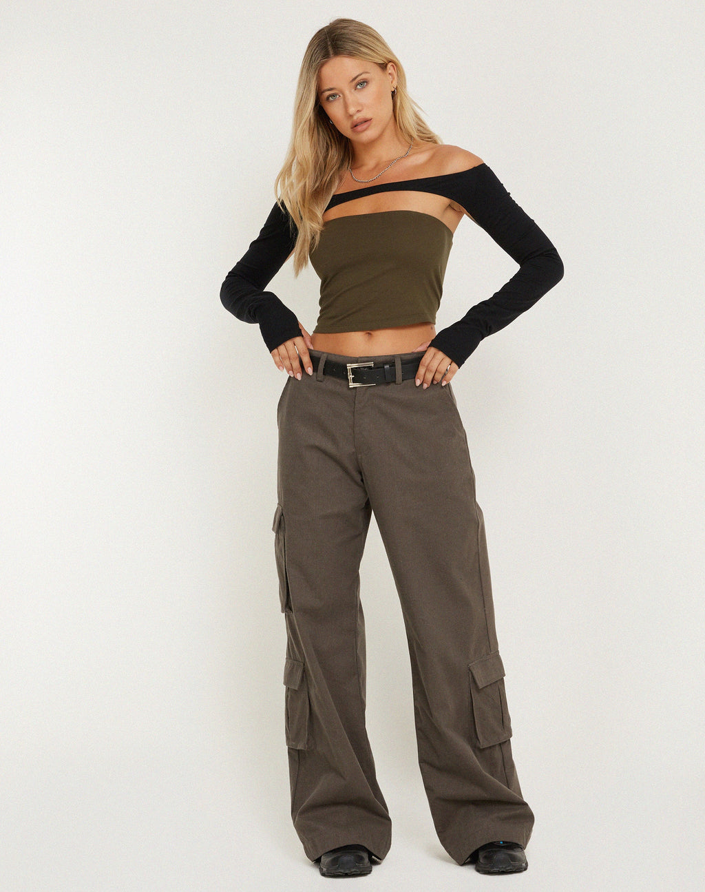 Eloa Shrug Top in Zwart