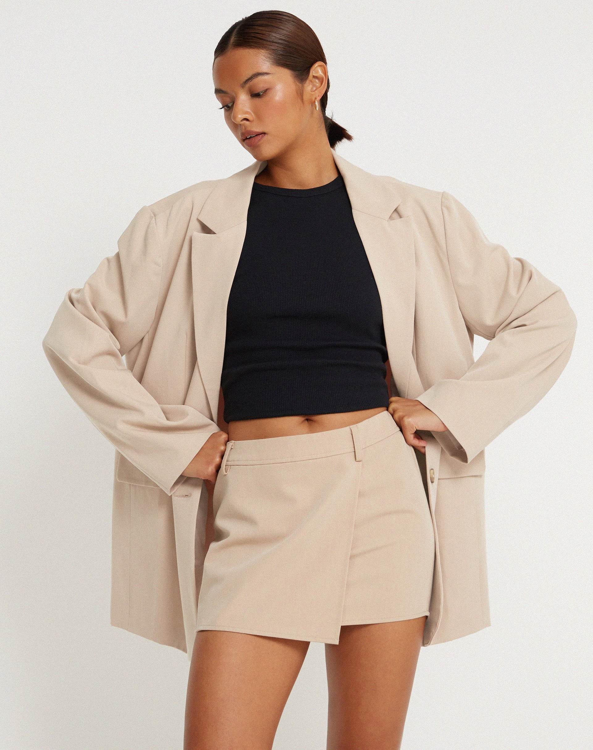 Afbeelding van Wahip Minirok in Zacht Getailleerd Beige