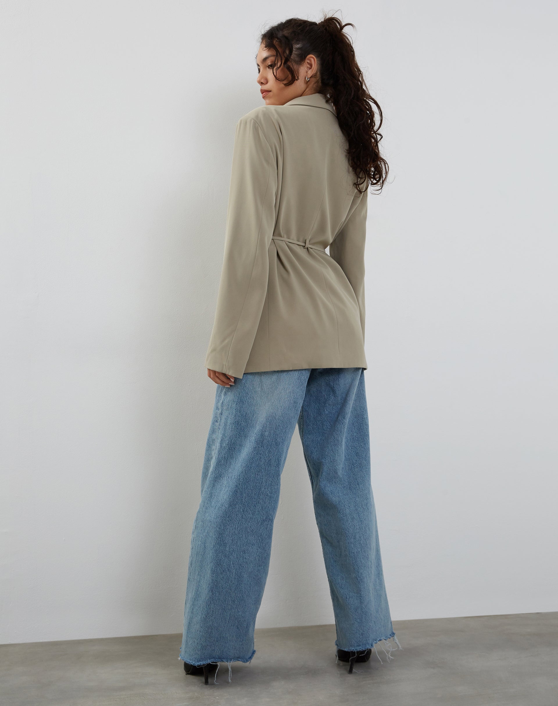 Afbeelding van Mayta Tie Waist Blazer in Tailoring Taupe