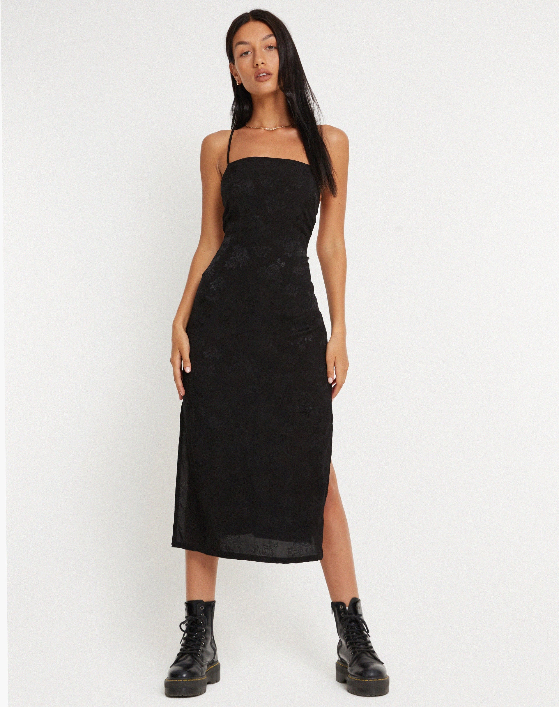 Afbeelding van Nosita Midi Dress is Satin Rose Zwart
