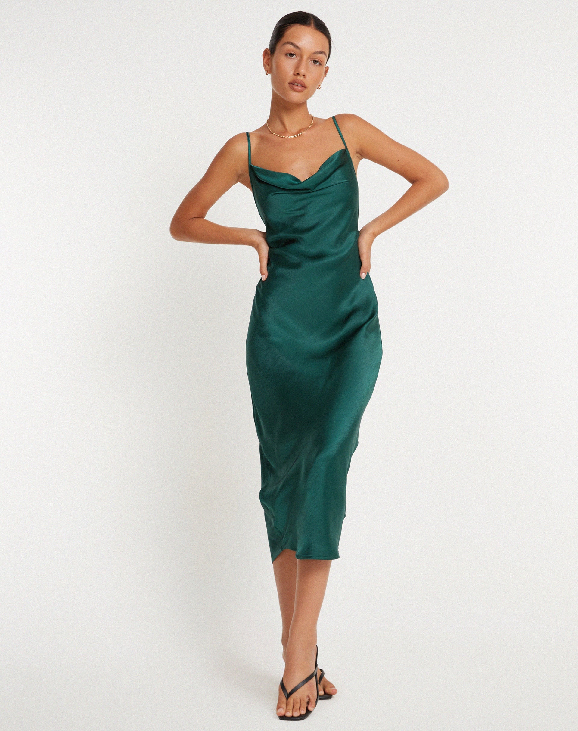 Afbeelding van Palasha Midi Dress in Satijn Bosgroen