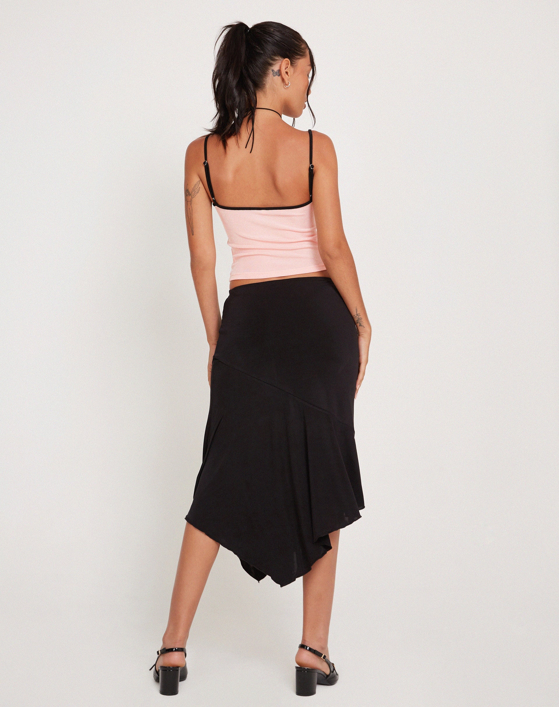 Afbeelding van Talasi Crop Top in Lichtroze met Zwarte Binding