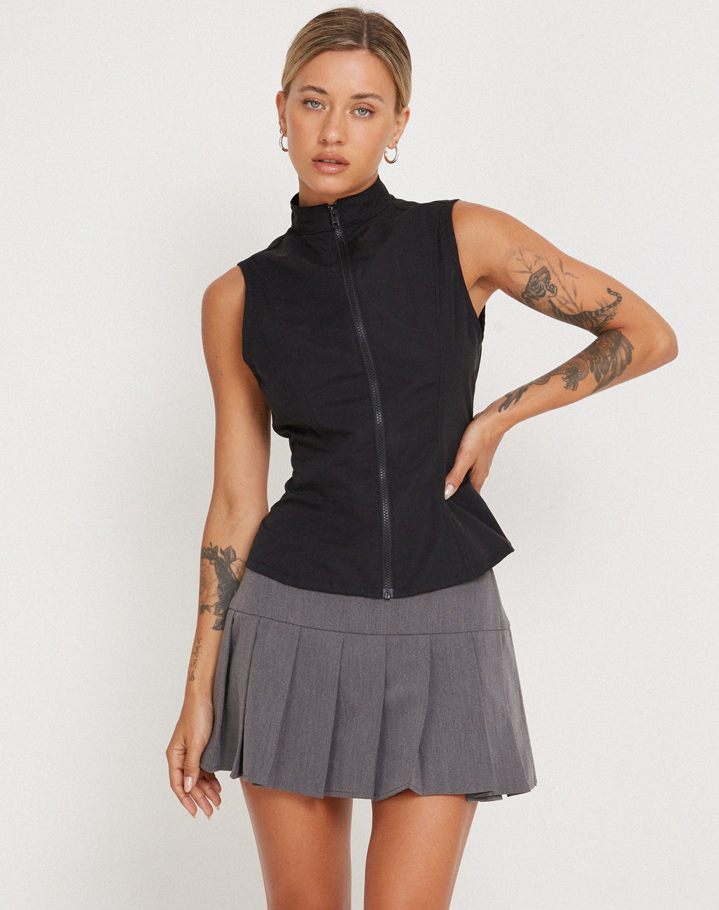 Rilyn Zip Up Vest Top in Zwart