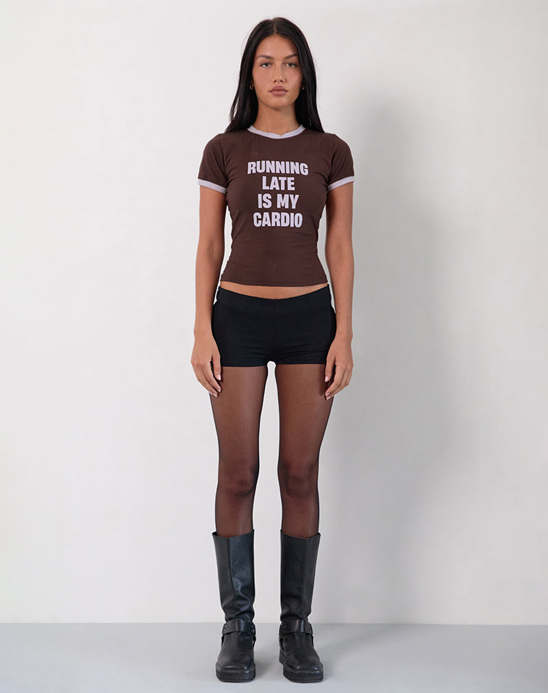 Rinea Tee Top in Bitter Chocolate met violette bies en Running Late Slogan
