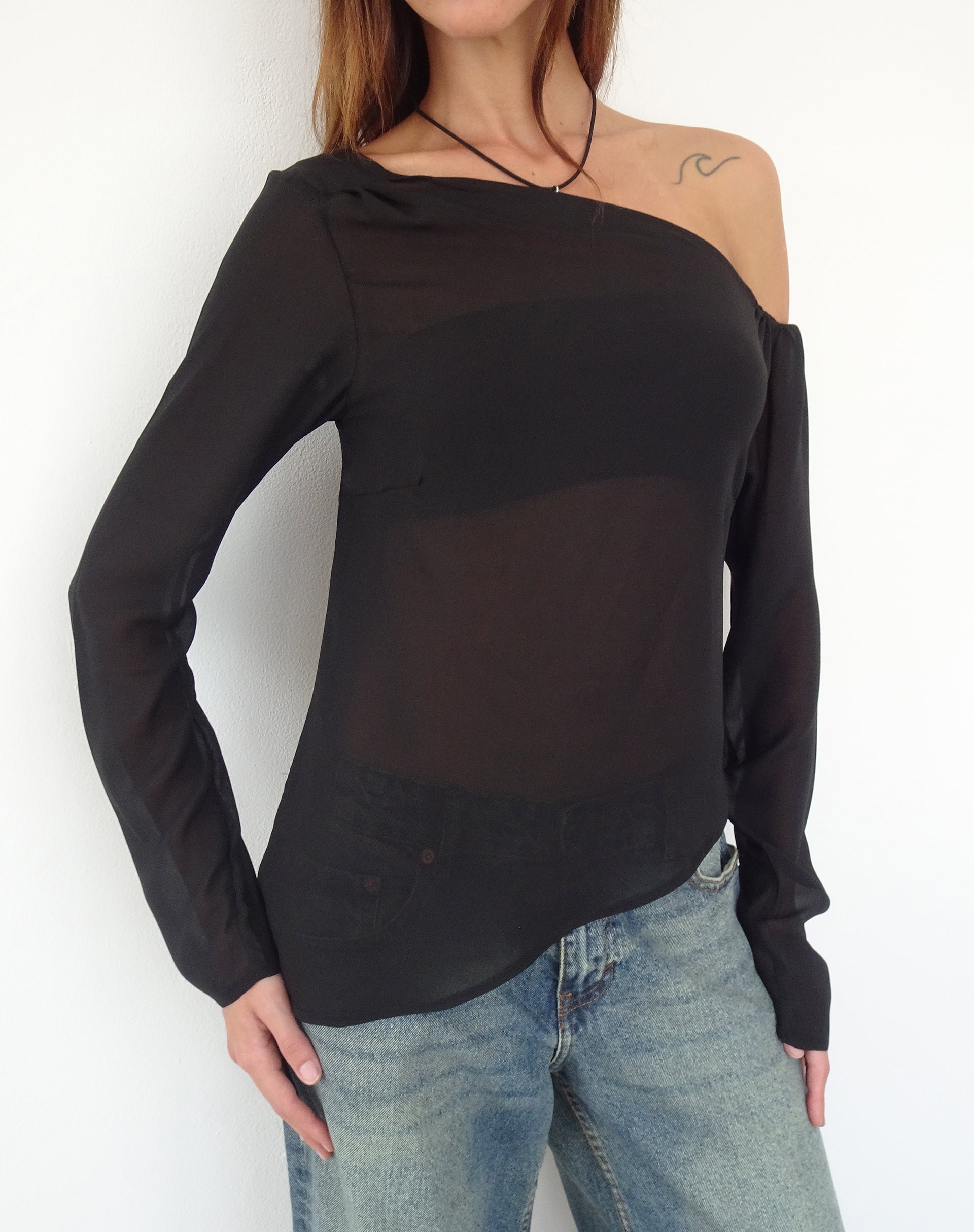 Afbeelding van Riot Asymmetrische Longline Top in Zwart Chiffon