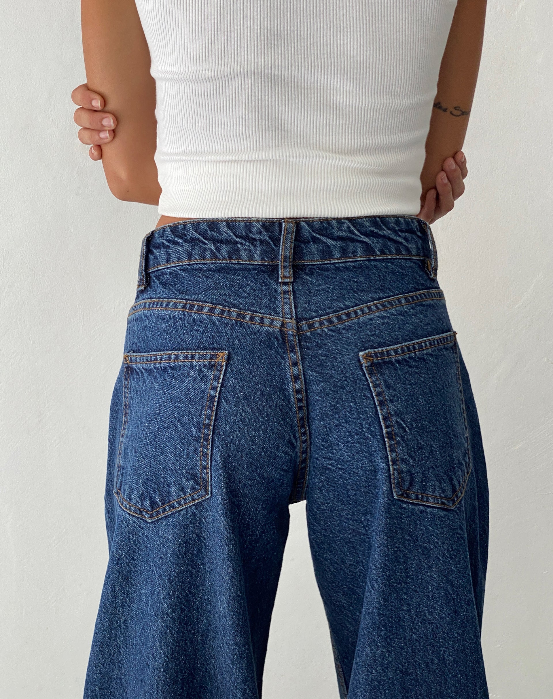 Afbeelding van Ripped Roomy Extra Wide Low Rise Jean in Mid Blue Used
