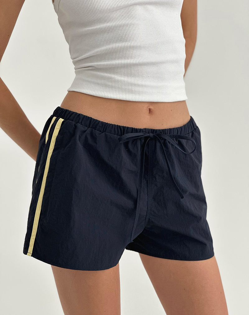 Afbeelding van Riu Runner Short in Navy met Gele Streep