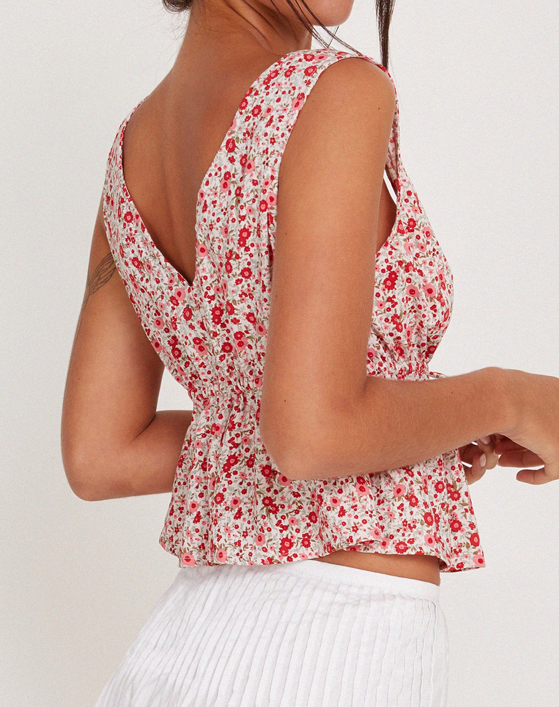 Afbeelding van Rolia Top met striksluiting in Ditsy Floral Blush Red