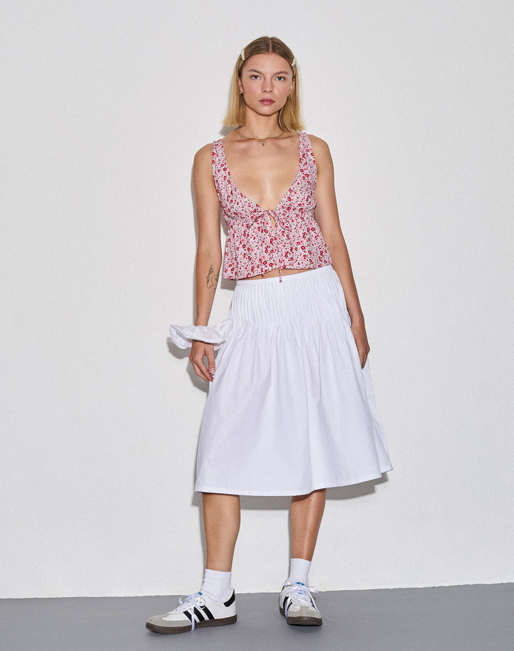 Rolia Top met striksluiting in Ditsy Floral Blush Red