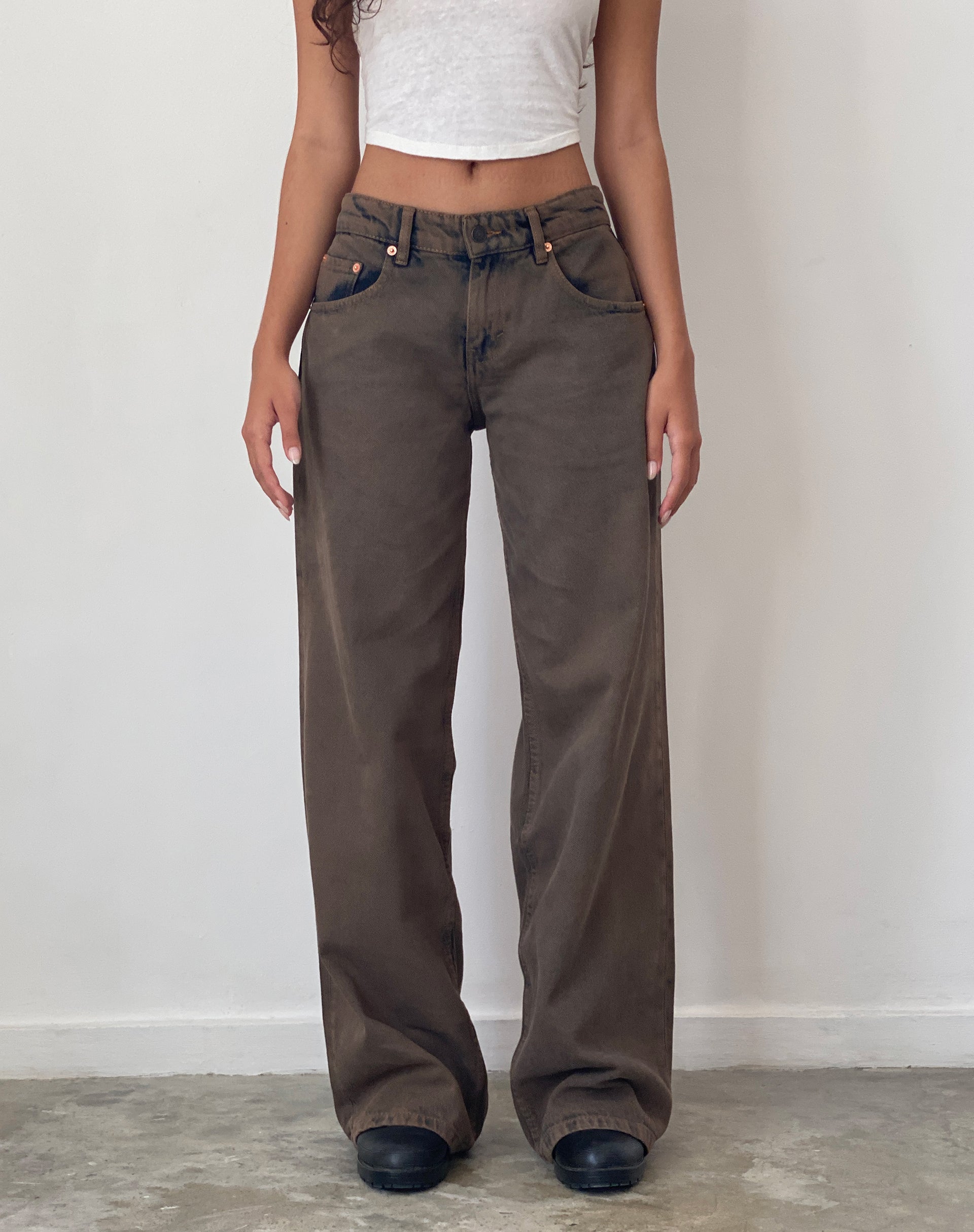 Afbeelding van Roomy Extra Wide Low Rise Jeans in Dark Sand