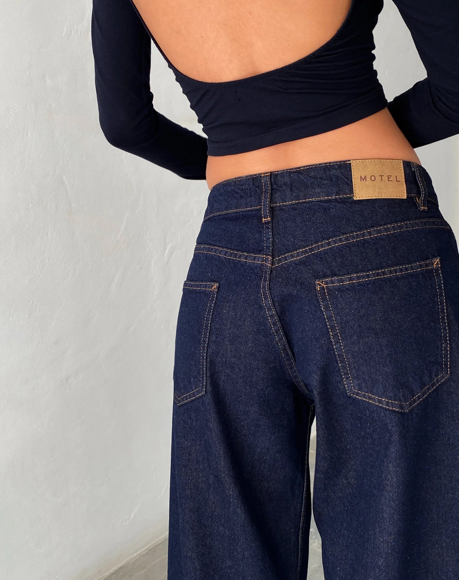 Afbeelding van Roomy Extra Wide Low Rise Jeans in Indigo