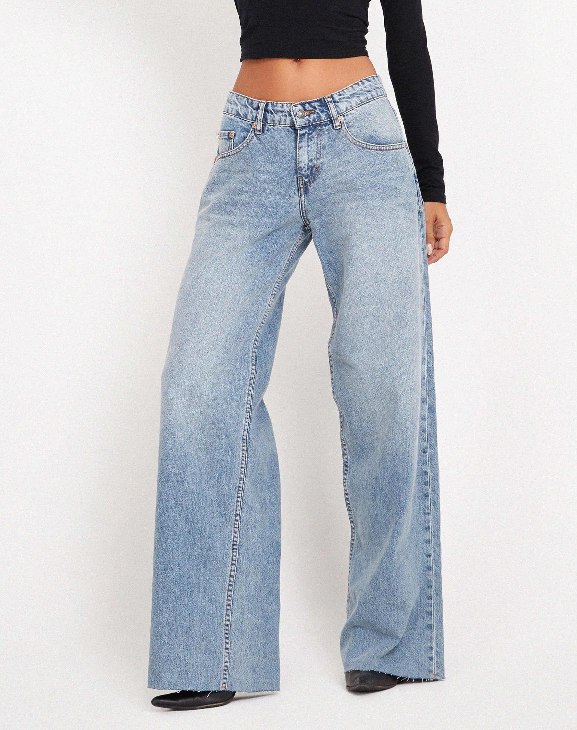Afbeelding van Roomy Extra Wide Raw Hem Jeans in Vintage Blue Wash