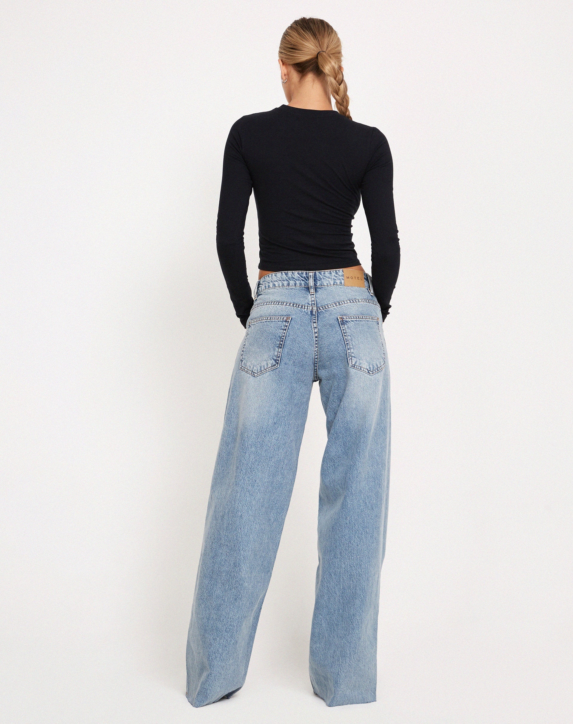 Afbeelding van Roomy Extra Wide Raw Hem Jeans in Vintage Blue Wash