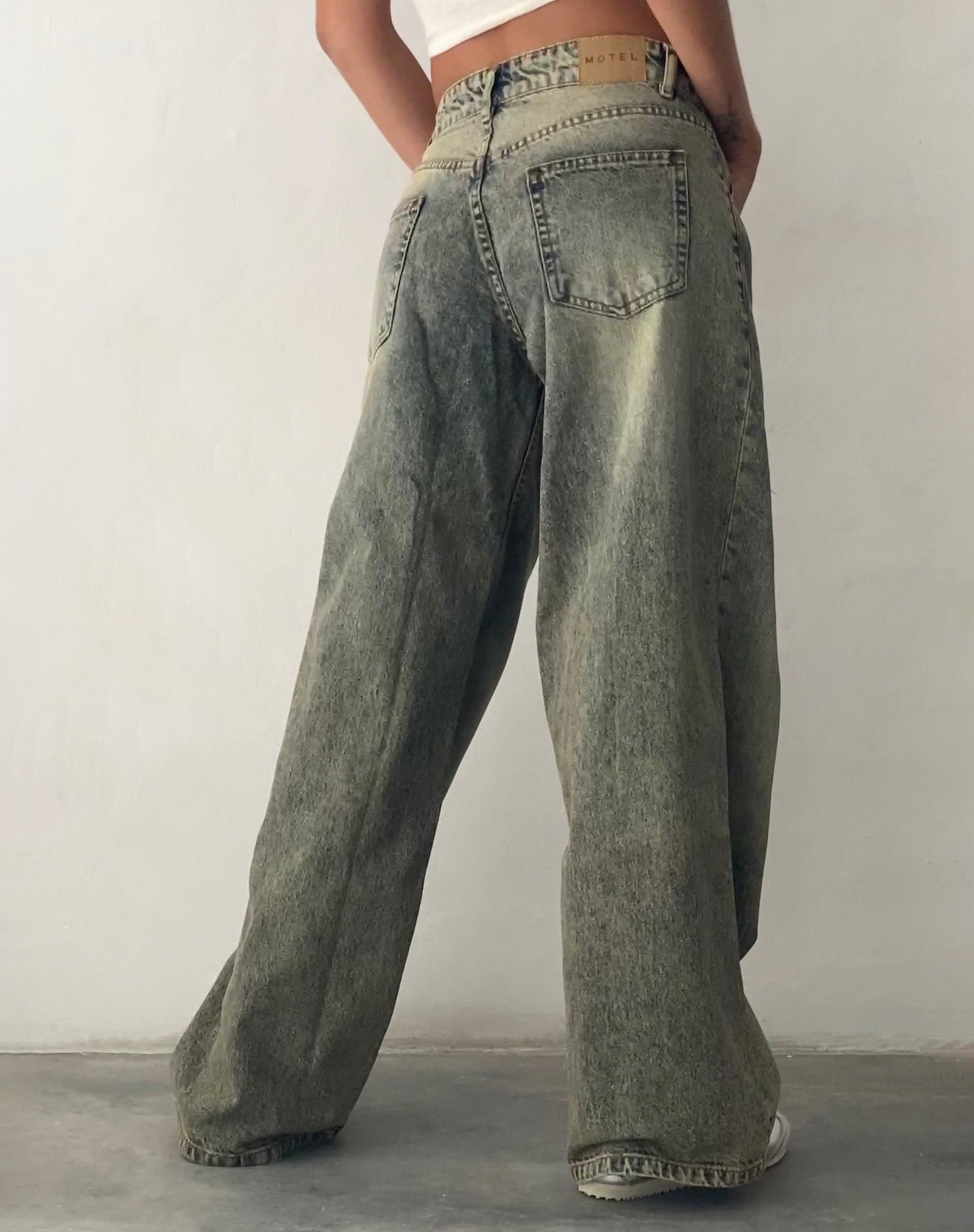 Afbeelding van Roomy Extra Wide Low Rise Jeans in Sand Wash Blue