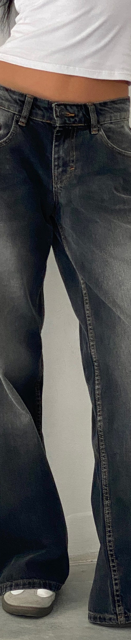 Afbeelding van Roomy Extra Wide Low Rise Jeans in Grijs Used Bleach