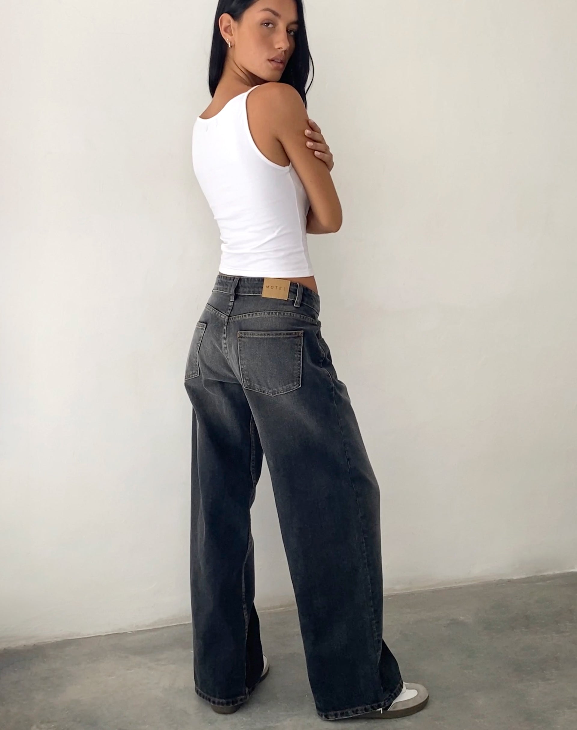 Afbeelding van Roomy Extra Wide Low Rise Jeans in Grijs Used Bleach