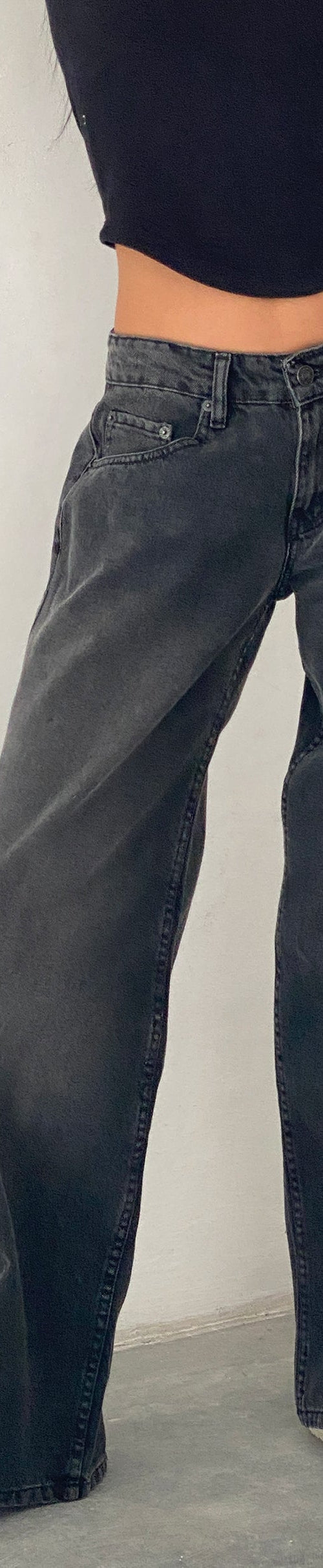 Afbeelding van Roomy Extra Wide Low Rise Jeans in Washed Black Grey