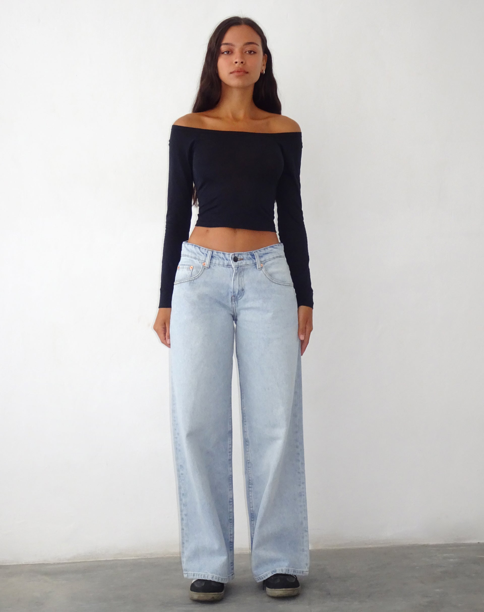 Afbeelding van Roomy Extra Wide Low Rise Jeans in Extreme Light Blue Wash