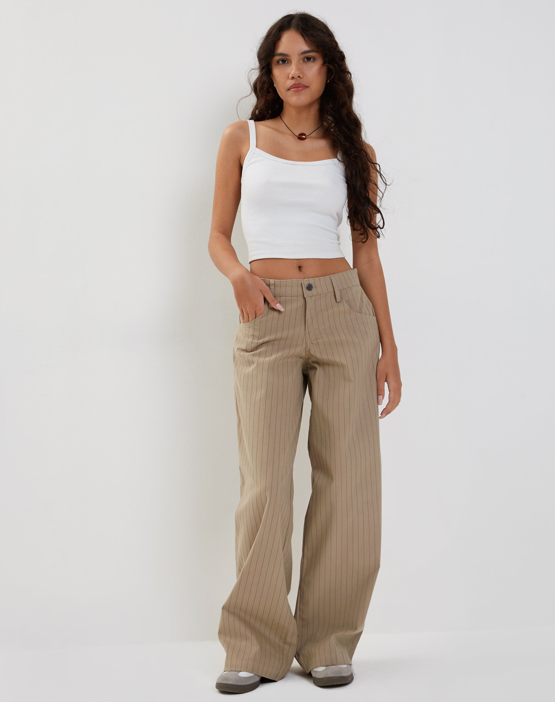 Afbeelding van Roomy Low Rise Extra Wide Broek in Pinstripe Stone