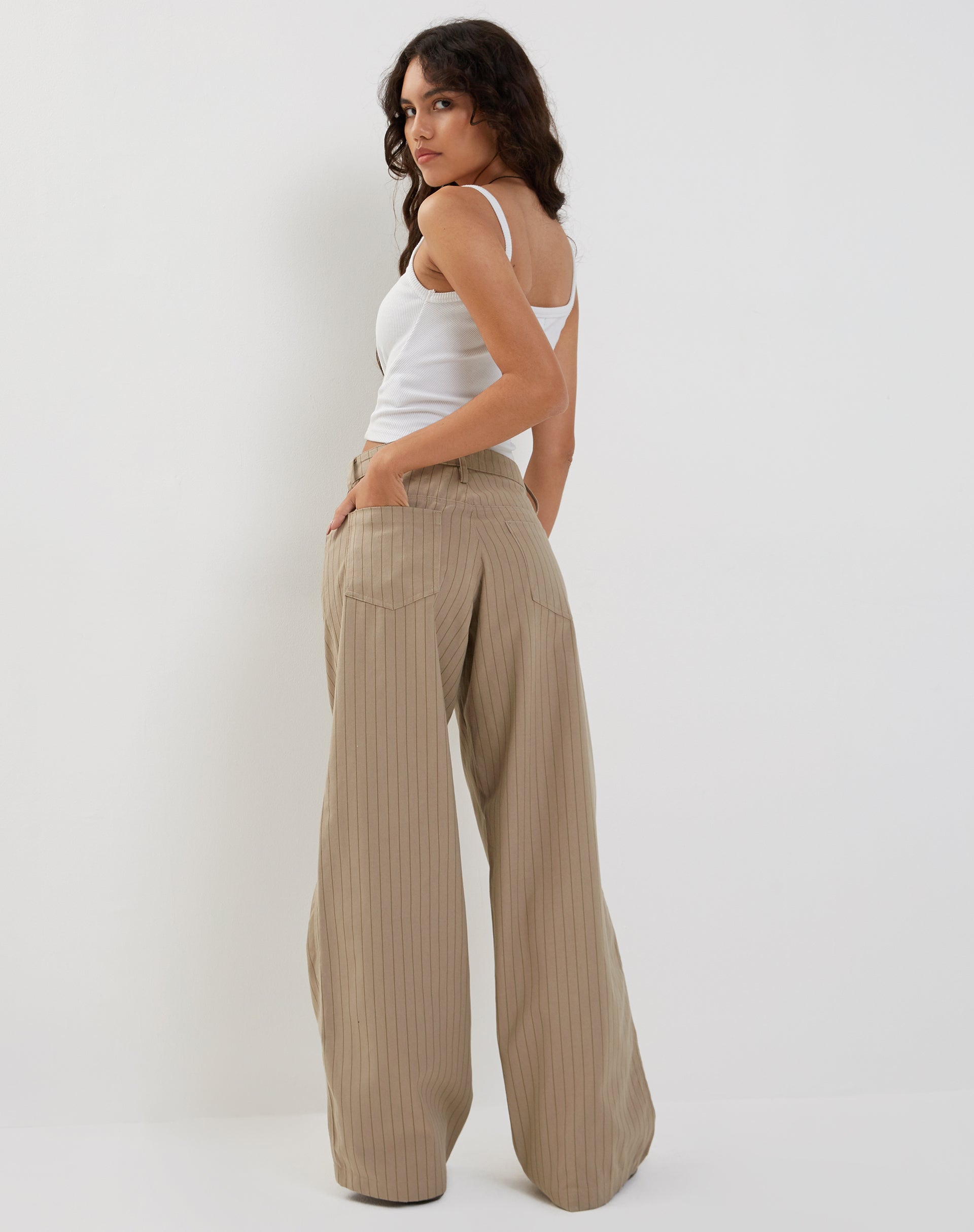 Afbeelding van Roomy Low Rise Extra Wide Broek in Pinstripe Stone