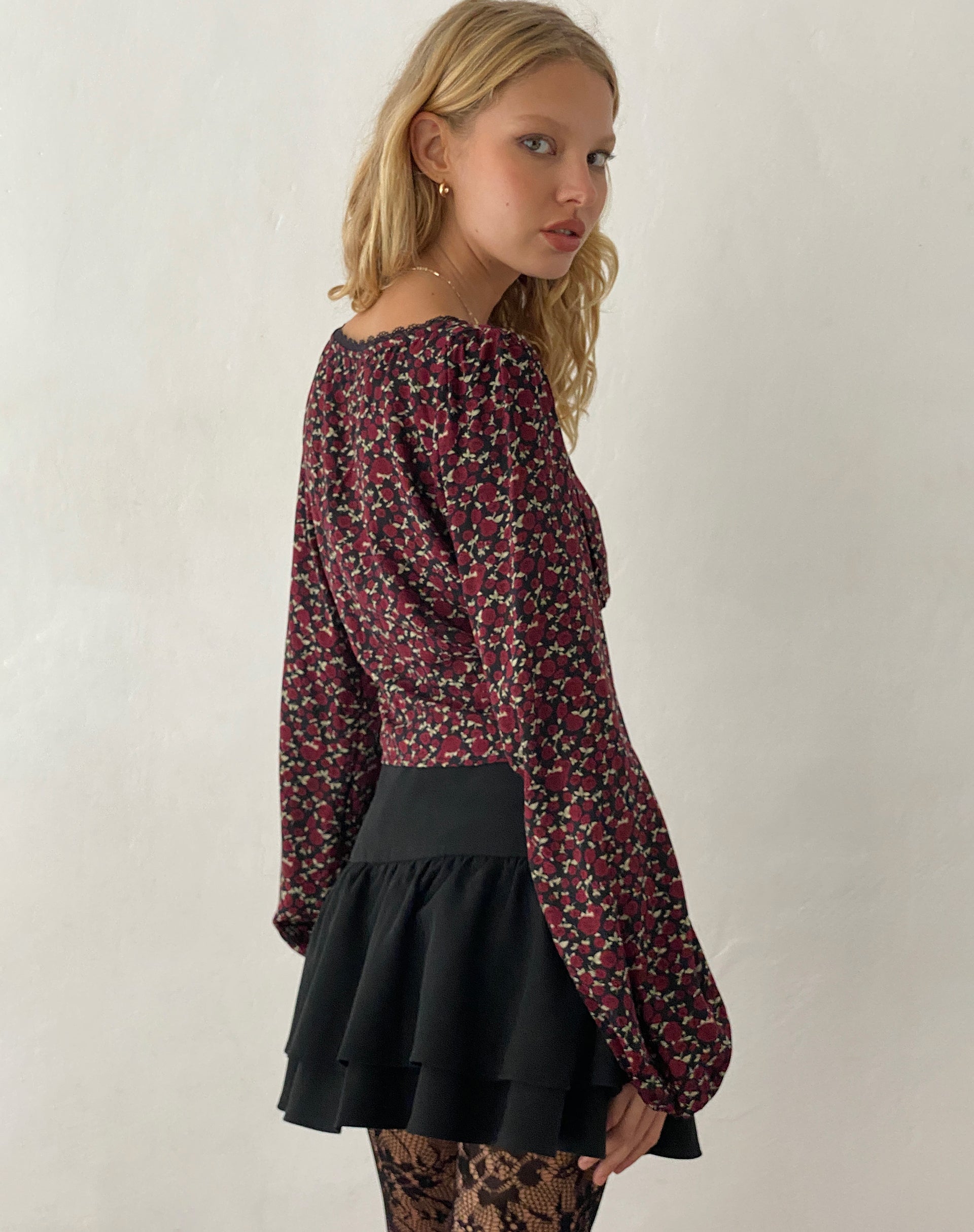 Afbeelding van Rosani Lange Mouw Top in Donker Rhoslyn Ditsy Print