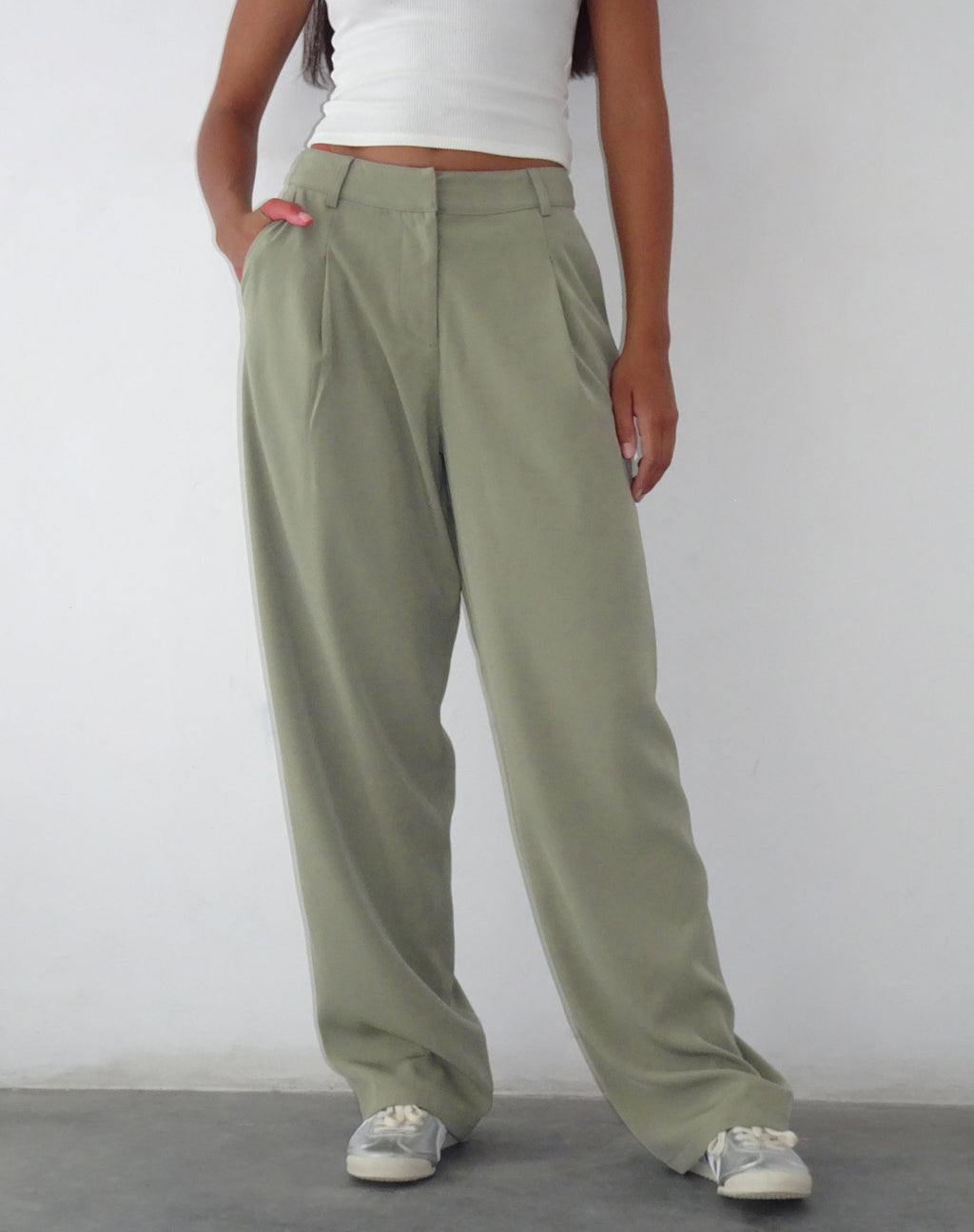 Sakaria broek met wijde pijpen in Tailoring Stone Sage